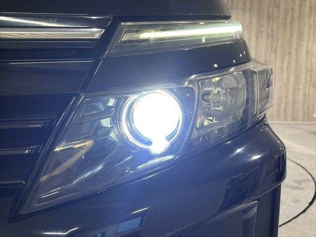 TOYOTA VOXY HYBRID 2014