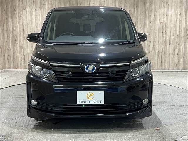 TOYOTA VOXY HYBRID 2014