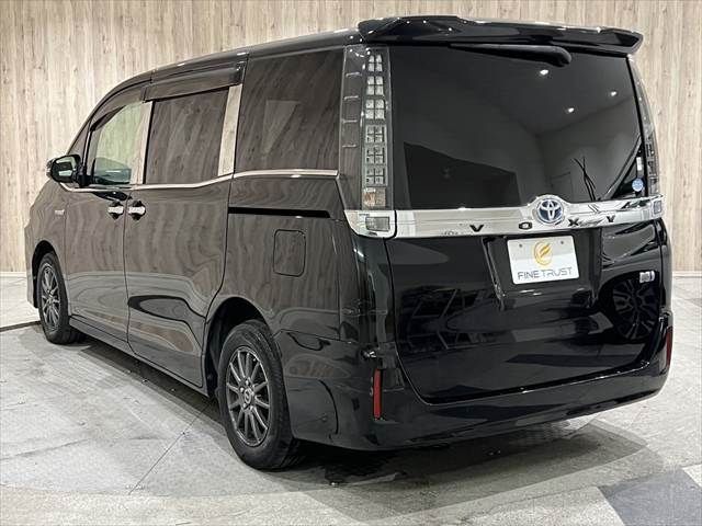 TOYOTA VOXY HYBRID 2014