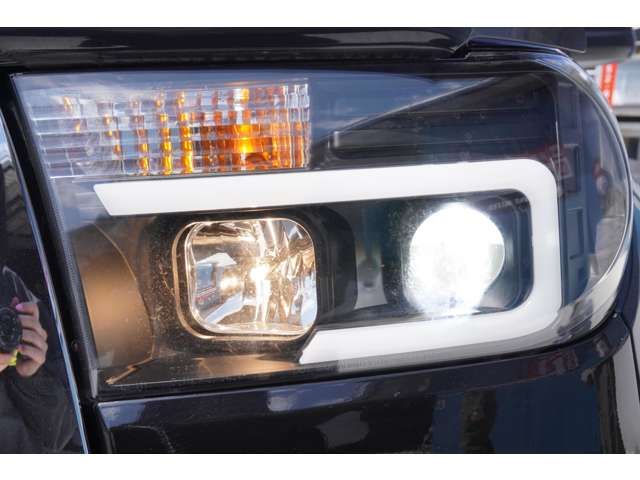 TOYOTA TANDORA 2WD 2012