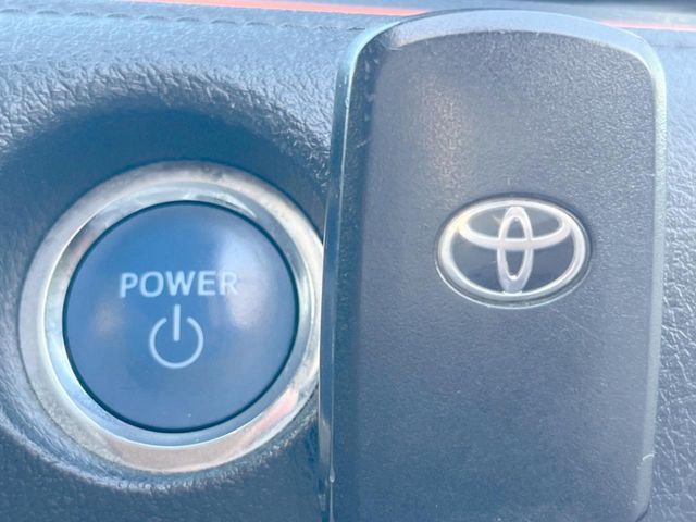 TOYOTA SIENTA HYBRID 2016