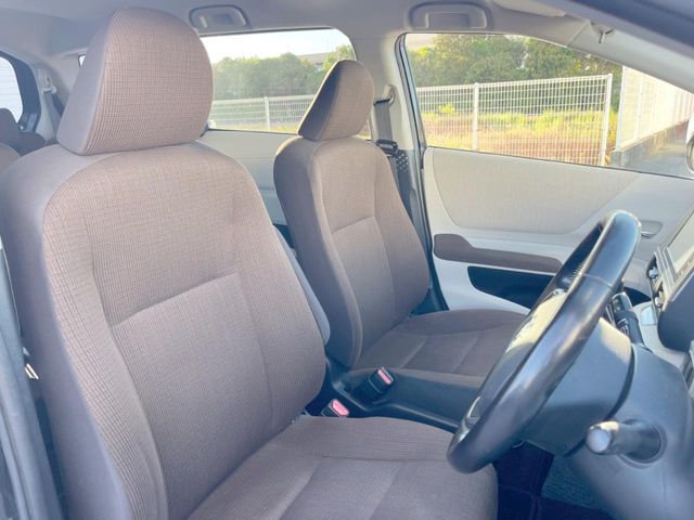 TOYOTA SIENTA HYBRID 2016