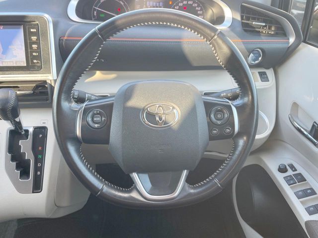 TOYOTA SIENTA HYBRID 2016