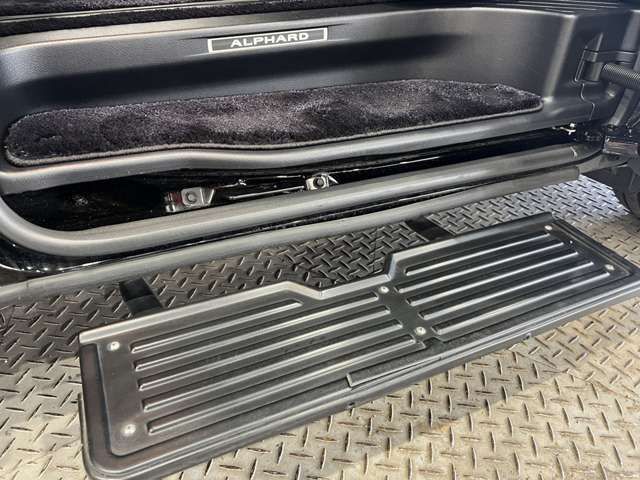 TOYOTA ALPHARD hybrid 4WD 2017