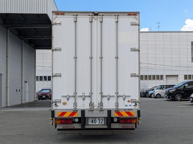 MITSUBISHI FUSOU SUPER GREAT 2014