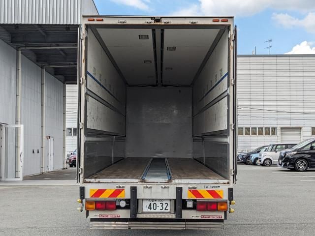 MITSUBISHI FUSOU SUPER GREAT 2014