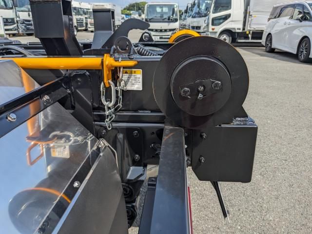 MITSUBISHI CANTER 2025