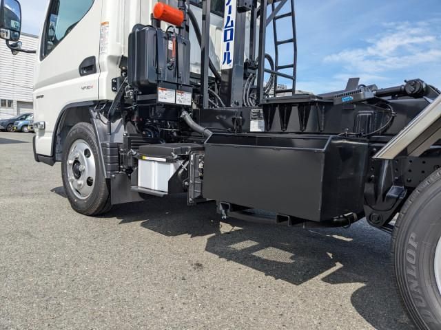 MITSUBISHI CANTER 2025