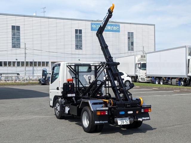 MITSUBISHI CANTER 2025