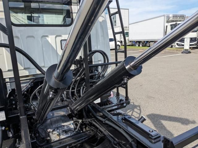 MITSUBISHI CANTER 2025