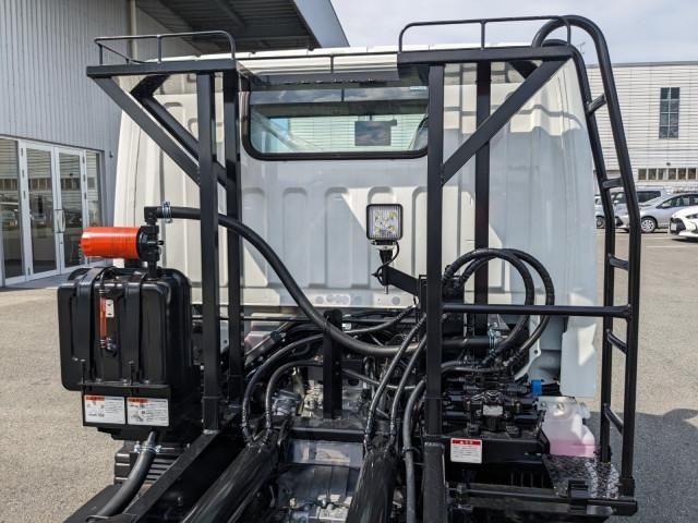 MITSUBISHI CANTER 2025