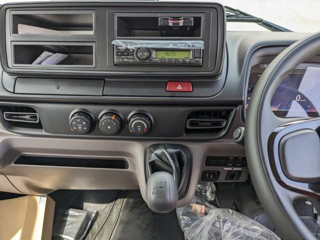 MITSUBISHI CANTER 2025