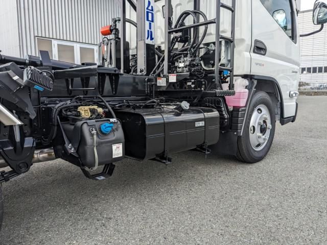 MITSUBISHI CANTER 2025