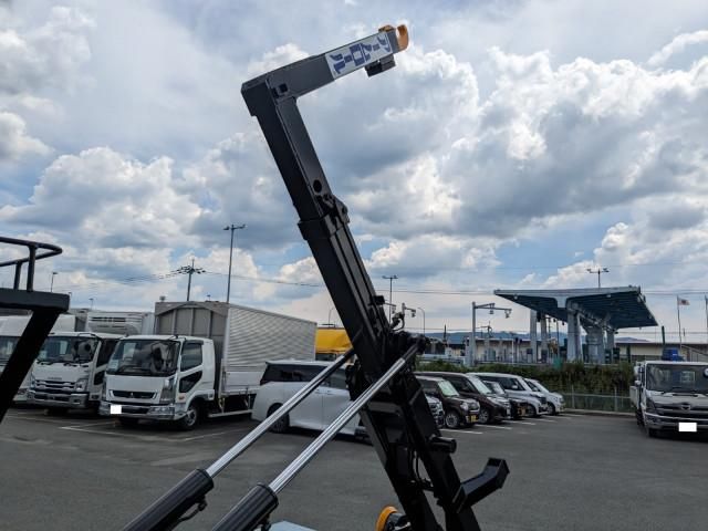 MITSUBISHI CANTER 2025