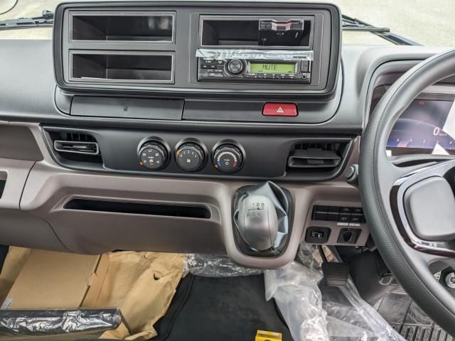 MITSUBISHI CANTER 2025