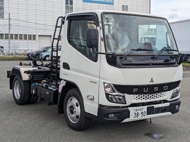 MITSUBISHI CANTER 2025
