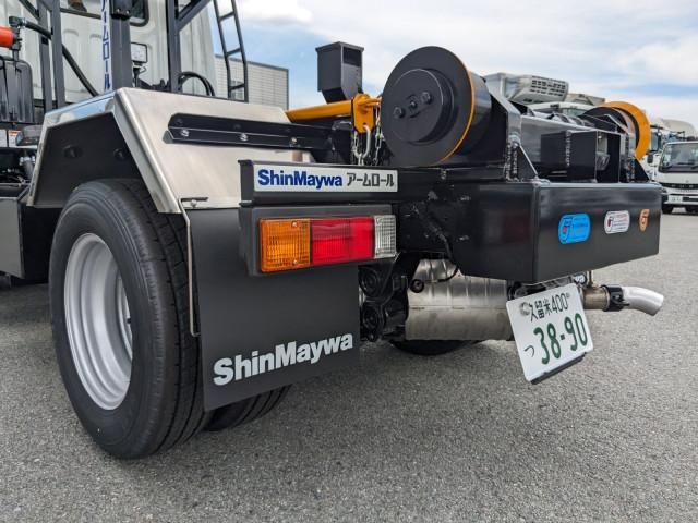 MITSUBISHI CANTER 2025