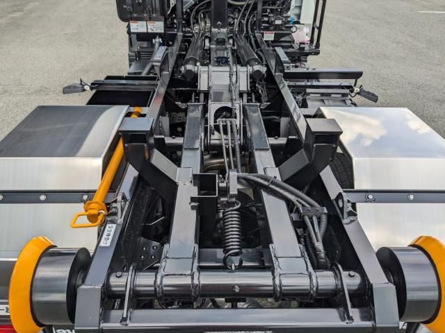 MITSUBISHI CANTER 2025