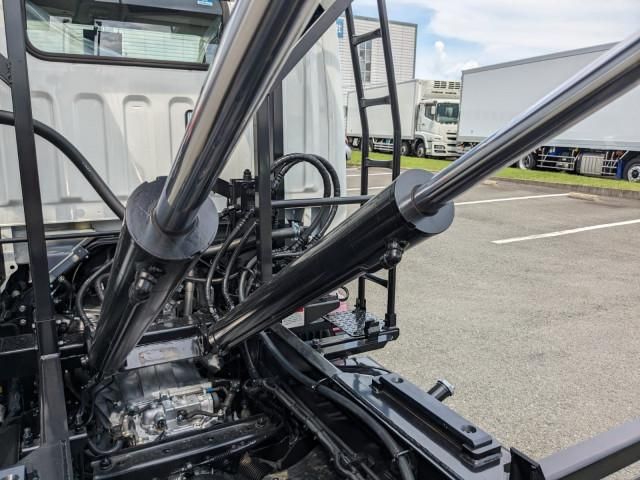 MITSUBISHI CANTER 2025