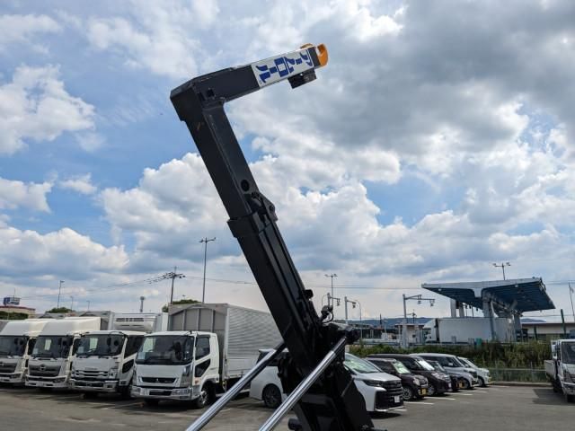 MITSUBISHI CANTER 2025