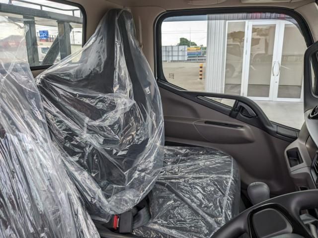 MITSUBISHI CANTER 2025