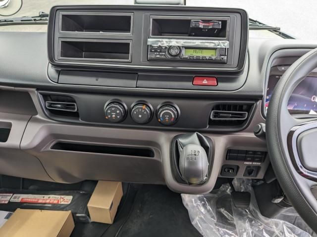 MITSUBISHI CANTER 2025