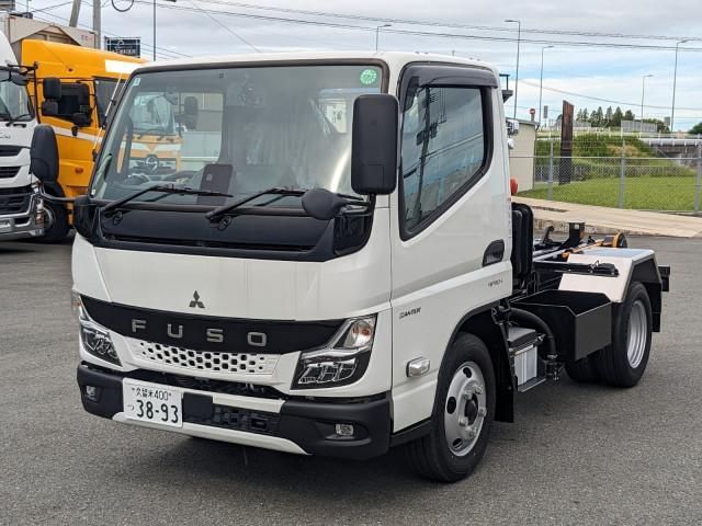 MITSUBISHI CANTER 2025