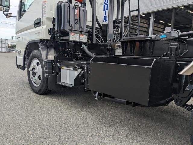 MITSUBISHI CANTER 2025