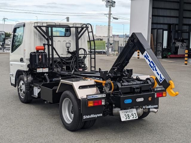 MITSUBISHI CANTER 2025