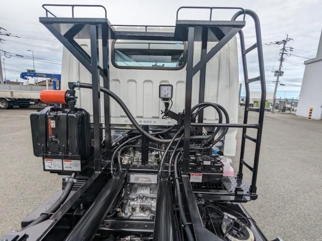 MITSUBISHI CANTER 2025