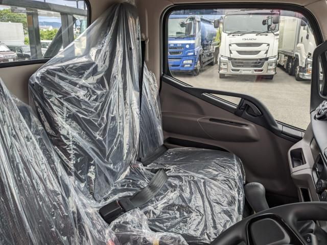 MITSUBISHI CANTER 2025