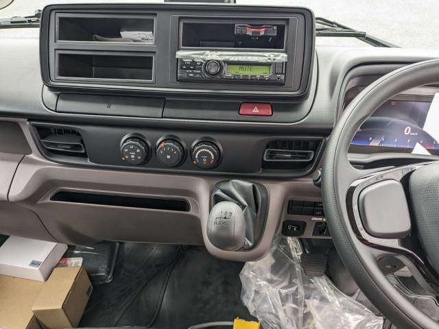 MITSUBISHI CANTER 2025