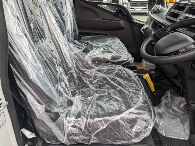 MITSUBISHI CANTER 2025