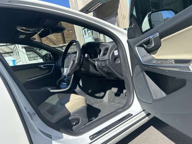 VOLVO VOLVO V60 2016