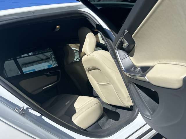 VOLVO VOLVO V60 2016