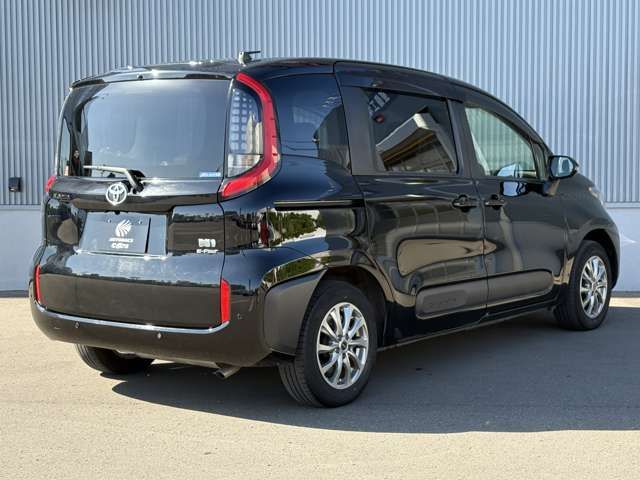 TOYOTA SIENTA HYBRID 2022