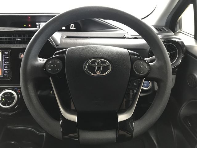 TOYOTA AQUA 2019