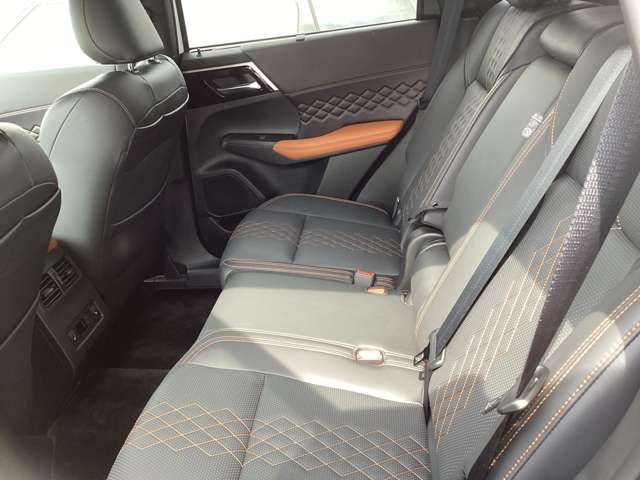 MITSUBISHI OUTLANDER PHEV 2024