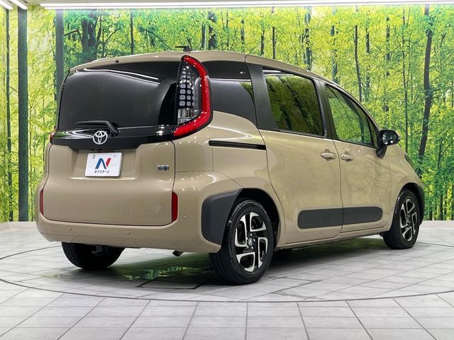 TOYOTA SIENTA HYBRID 2022