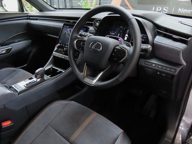 TOYOTA LEXUS LBX 2024