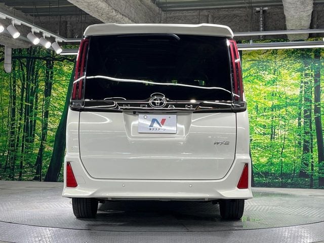 TOYOTA NOAH 2020