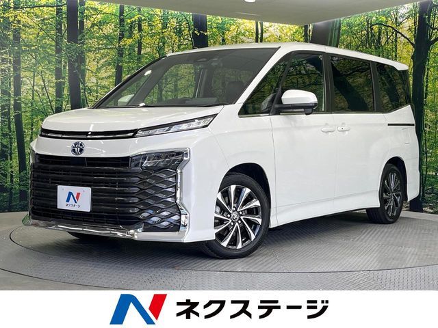 TOYOTA VOXY HYBRID 2023