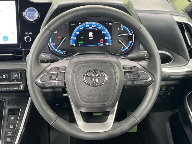 TOYOTA VOXY HYBRID 2023