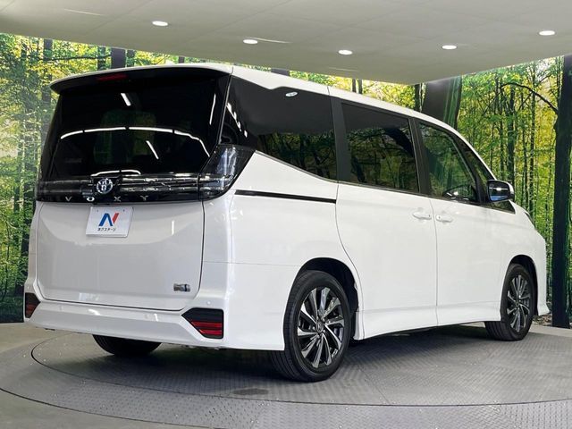 TOYOTA VOXY HYBRID 2023