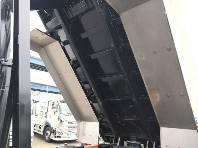 MITSUBISHI FUSOU SUPER GREAT 2024