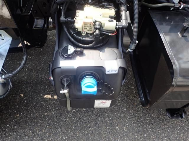 MITSUBISHI CANTER 2025