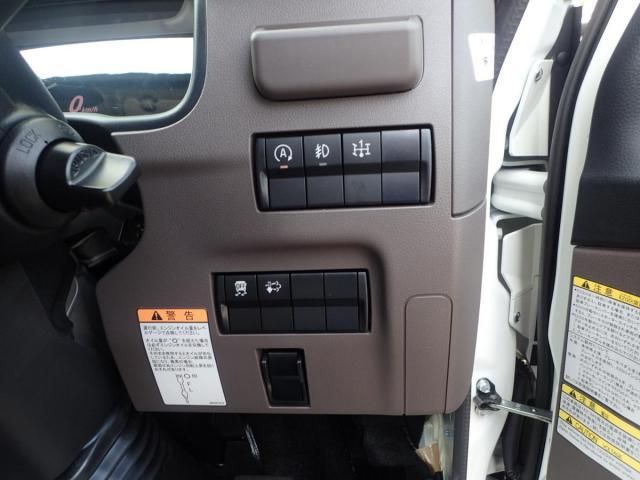 MITSUBISHI CANTER 2025