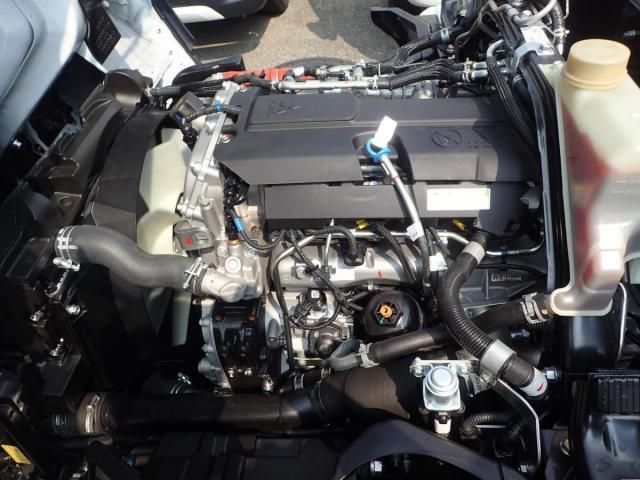 MITSUBISHI CANTER 2025