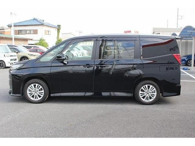 TOYOTA NOAH HYBRID 2022