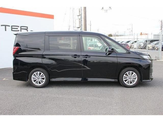 TOYOTA NOAH HYBRID 2022